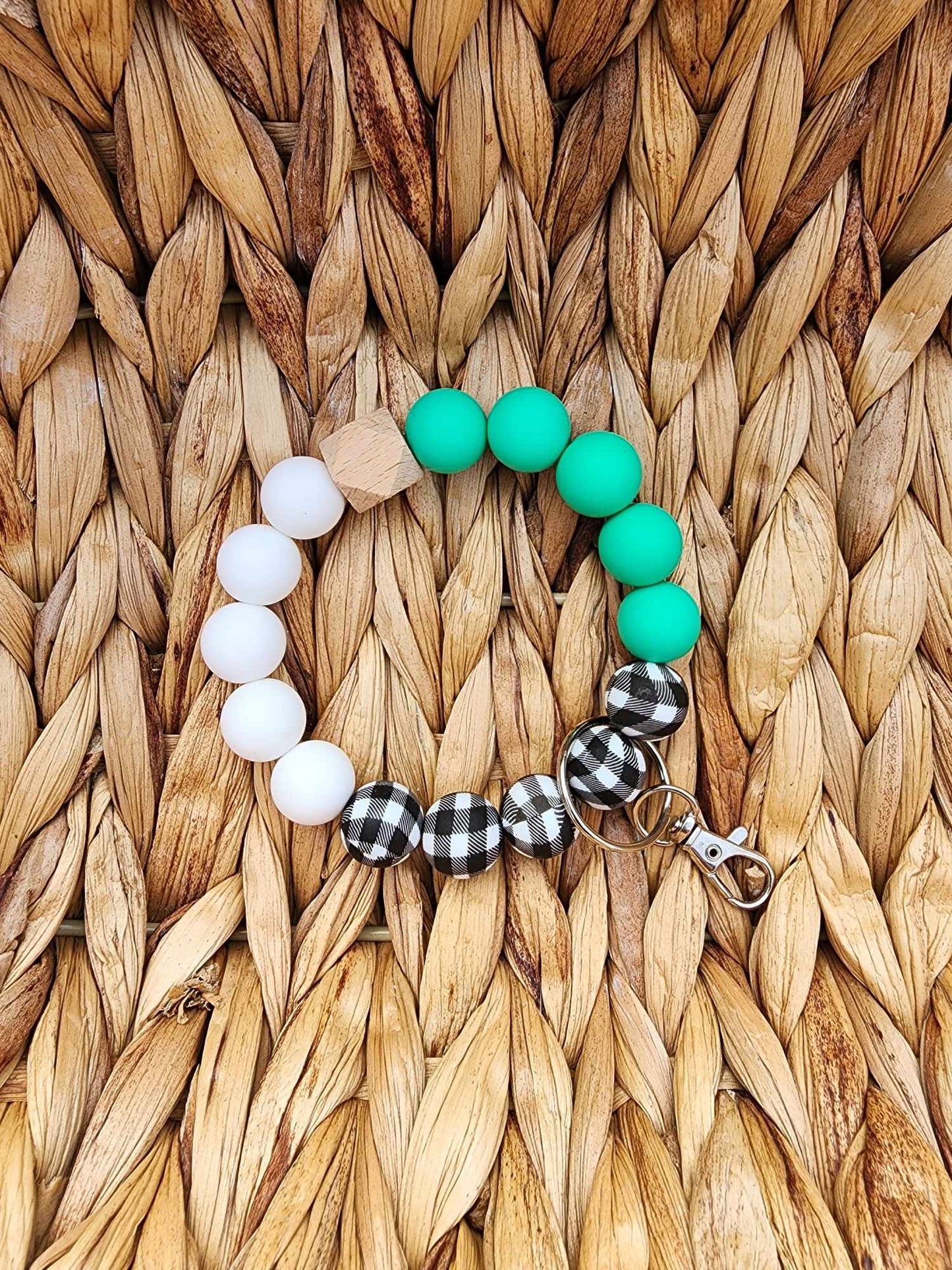 Green & White Buffalo Plaid Silicone Bead Wristlet